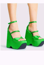 Load image into Gallery viewer, &quot;Carrio&quot; three strap platform wedges