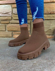 "Fly" chunky sole short sock boots